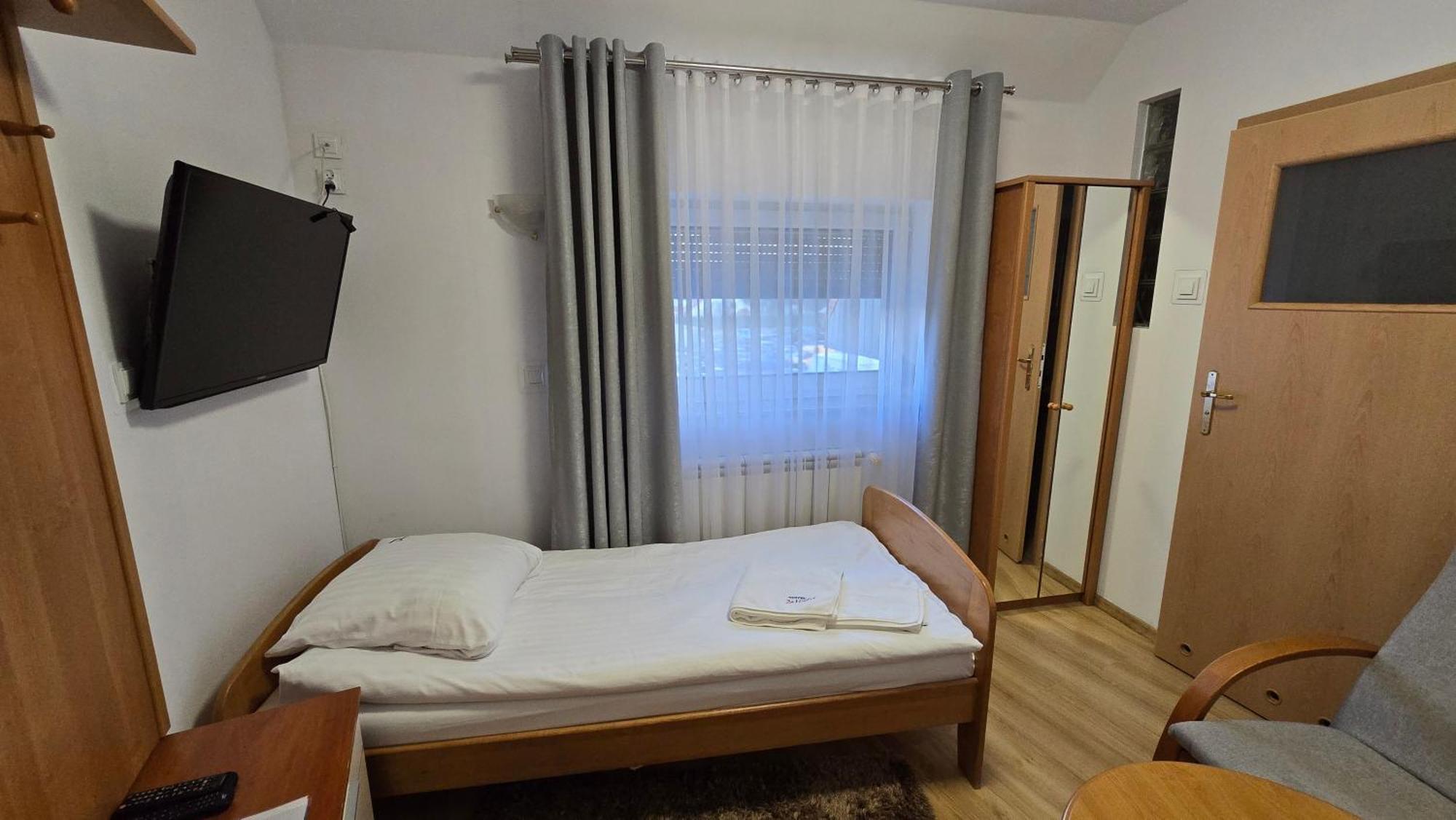Motel Za Miedza Bralin Екстер'єр фото