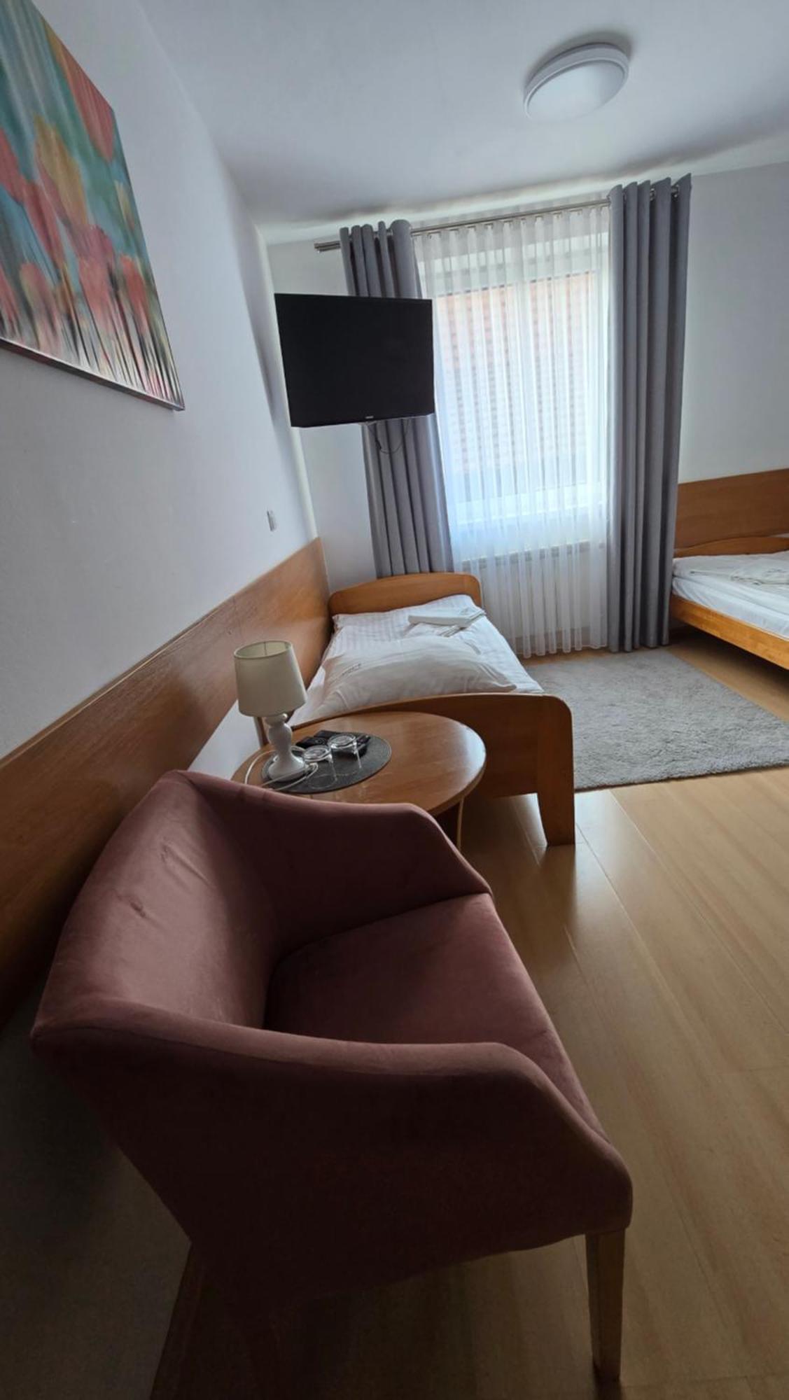 Motel Za Miedza Bralin Екстер'єр фото